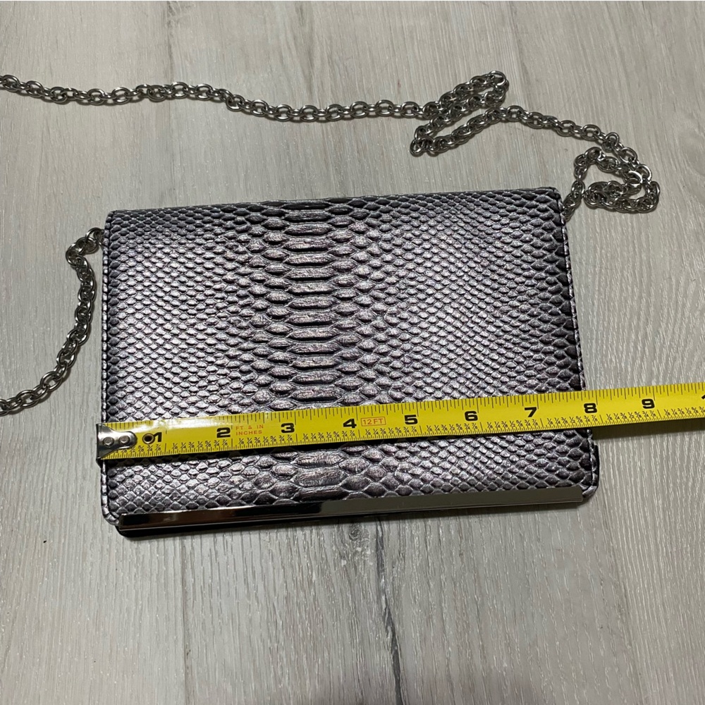 Nine West Snake Skin Clutch with Crossbody Chain Strap‎ - Picture 3 of 12